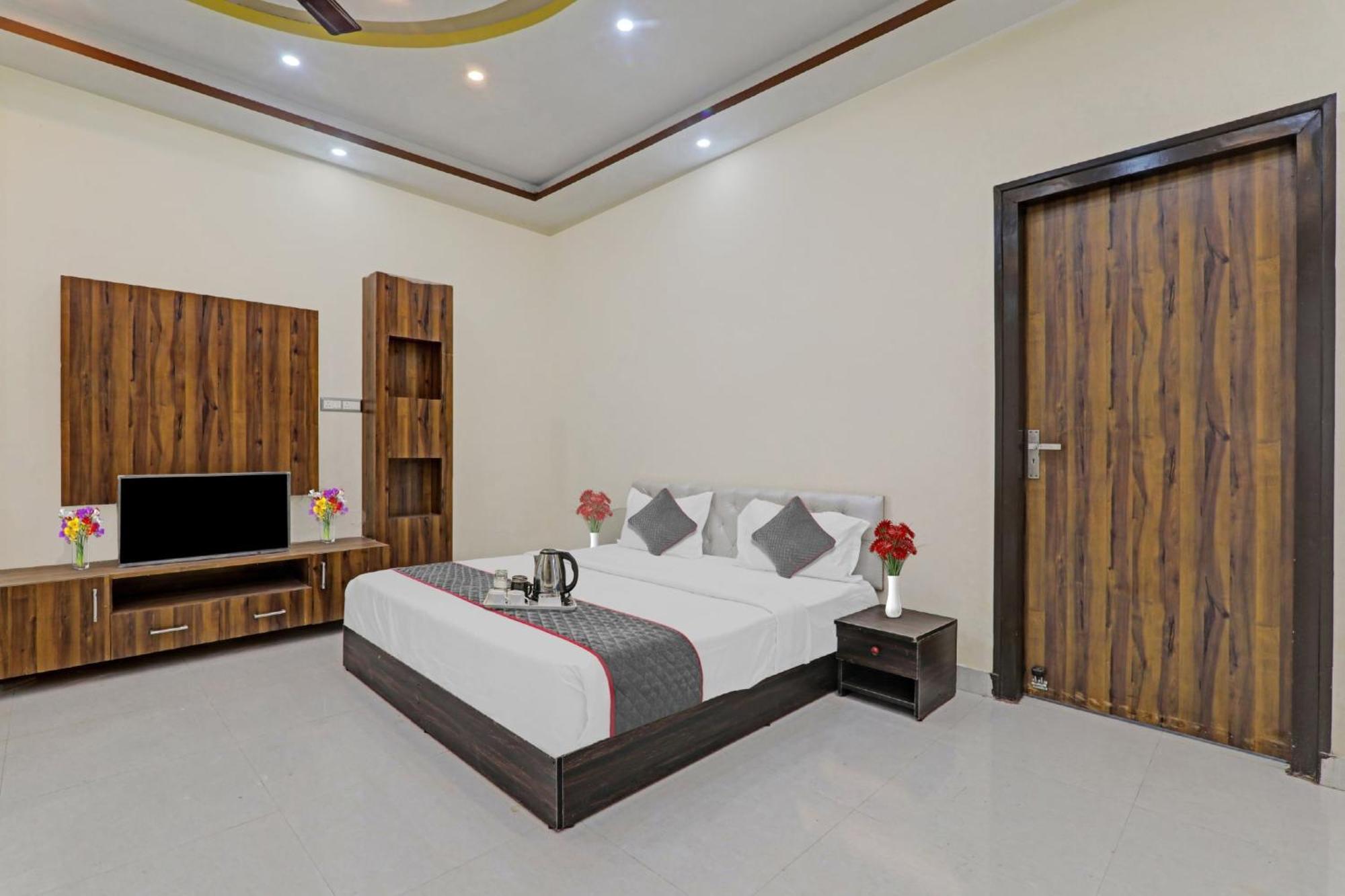 Townhouse Relax Inn Chinhat Exterior foto