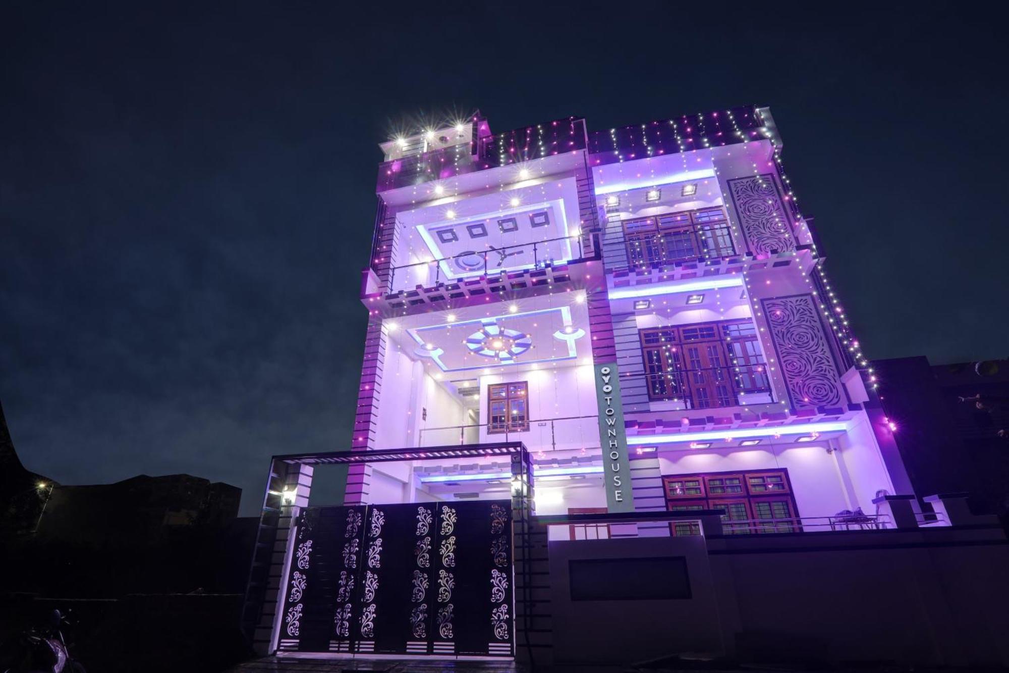 Townhouse Relax Inn Chinhat Exterior foto