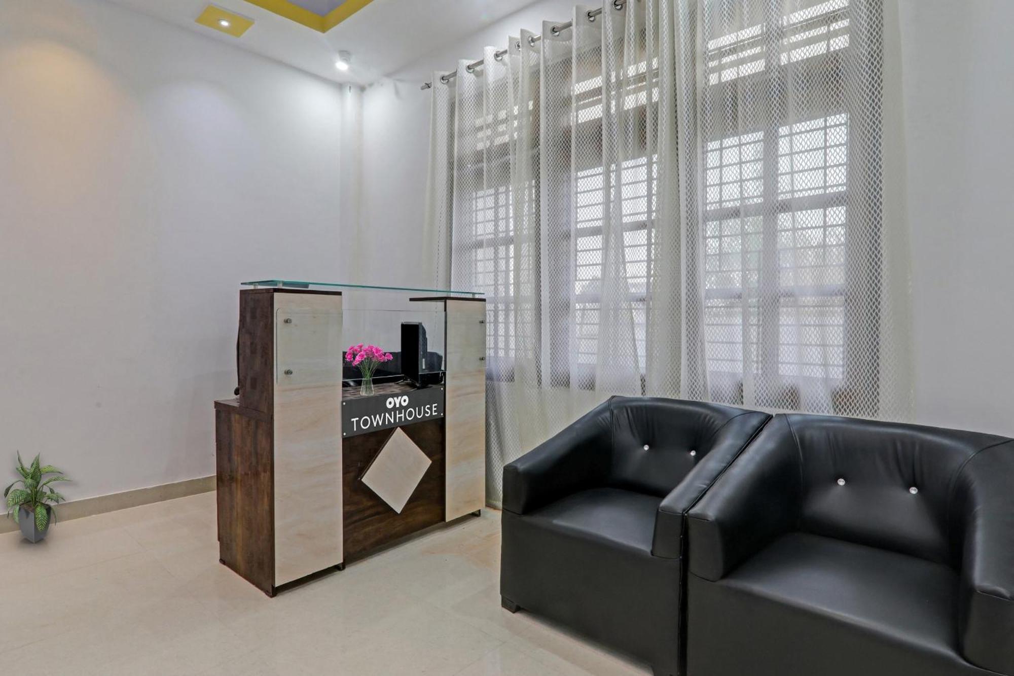 Townhouse Relax Inn Chinhat Exterior foto