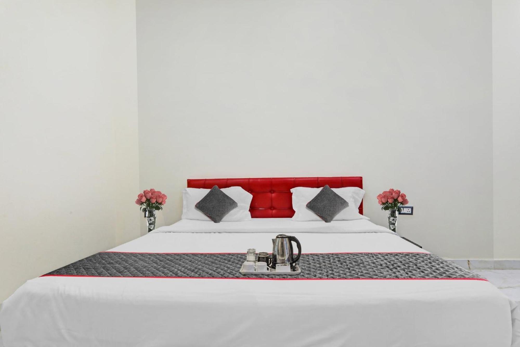 Townhouse Relax Inn Chinhat Exterior foto