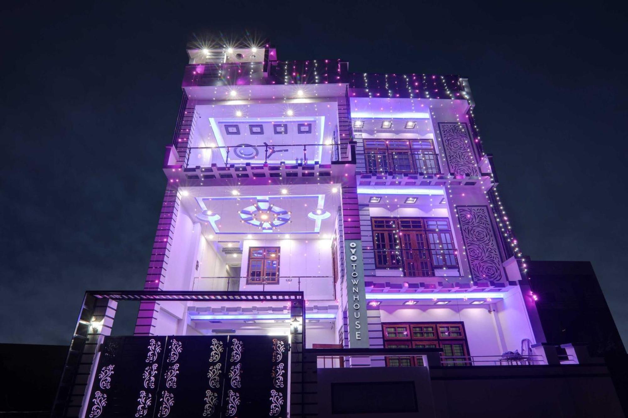 Townhouse Relax Inn Chinhat Exterior foto