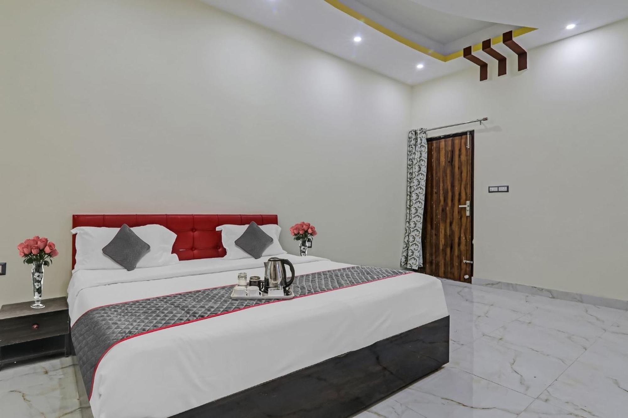 Townhouse Relax Inn Chinhat Exterior foto